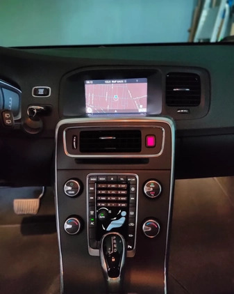 Volvo V60 cena 63900 przebieg: 149500, rok produkcji 2018 z Częstochowa małe 436